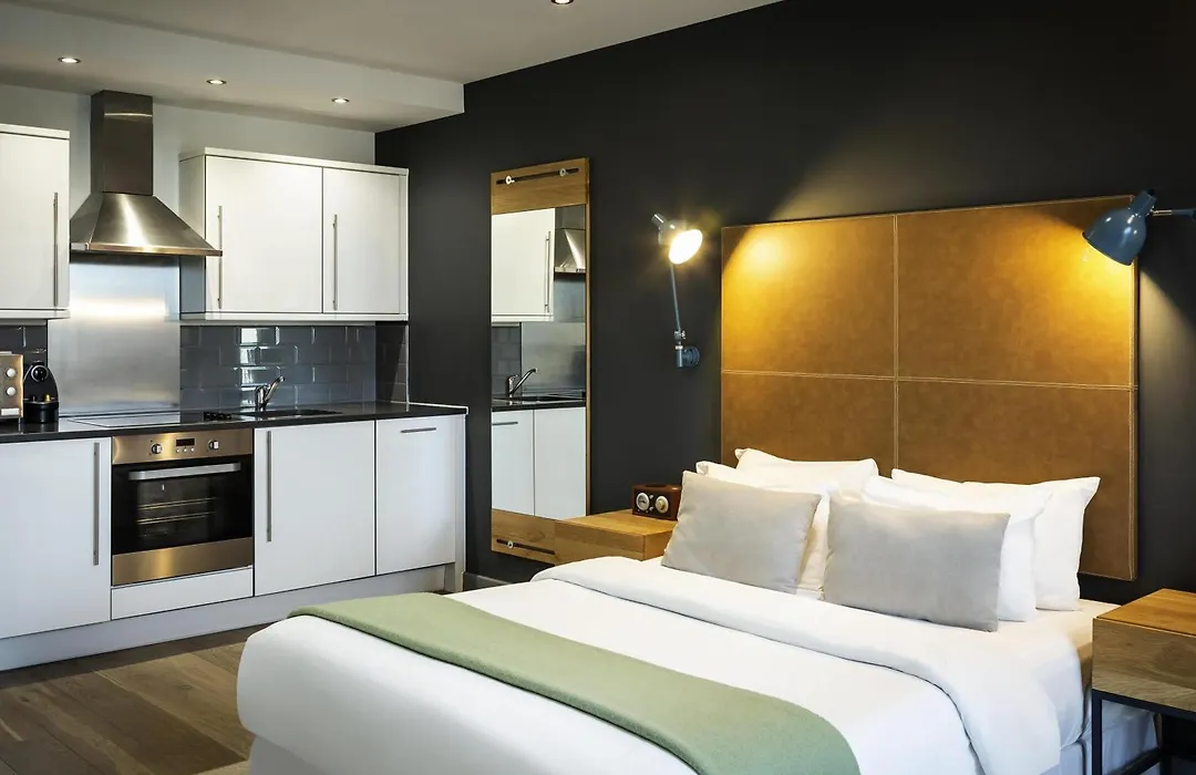 Aparthotel Adagio London Brentford-1